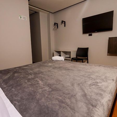 Hotel Htl Bogota Bagian luar foto