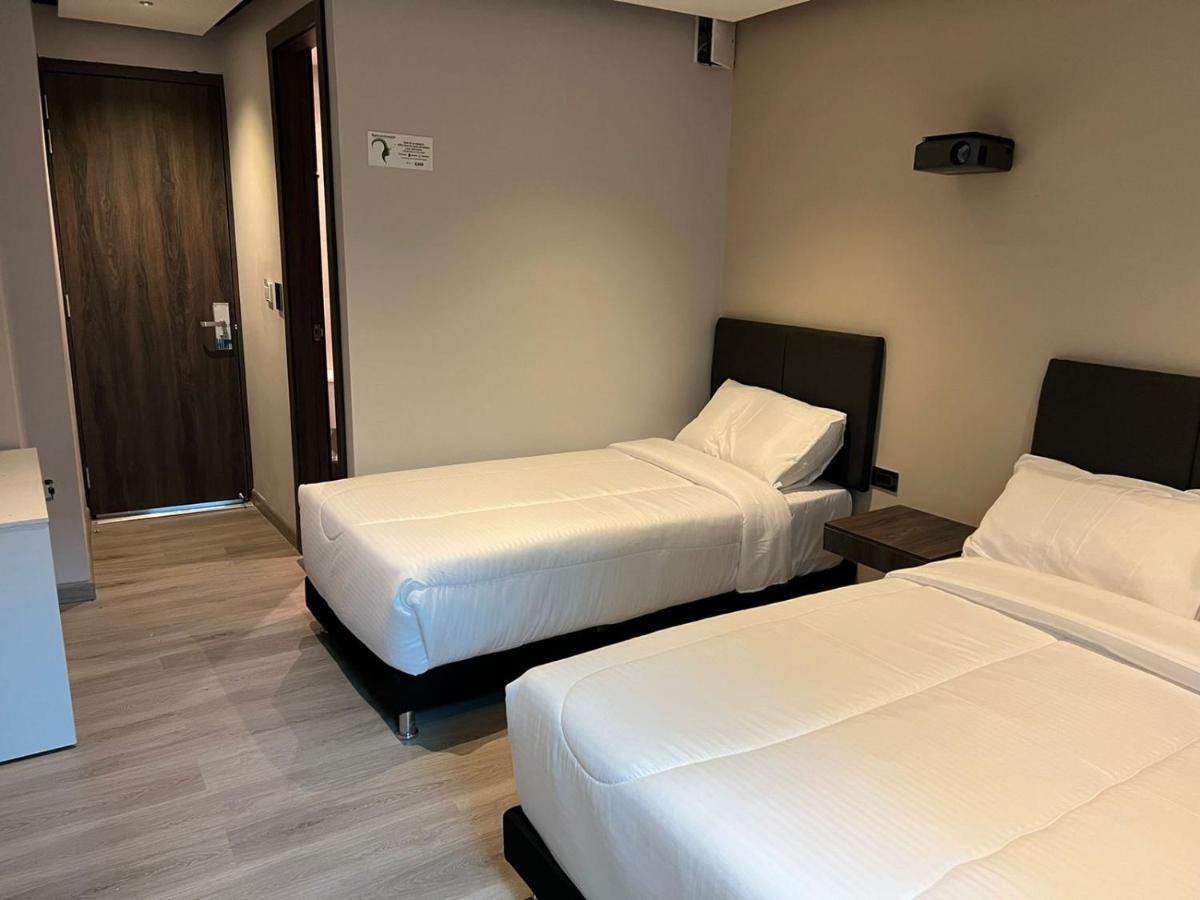 Hotel Htl Bogota Bagian luar foto