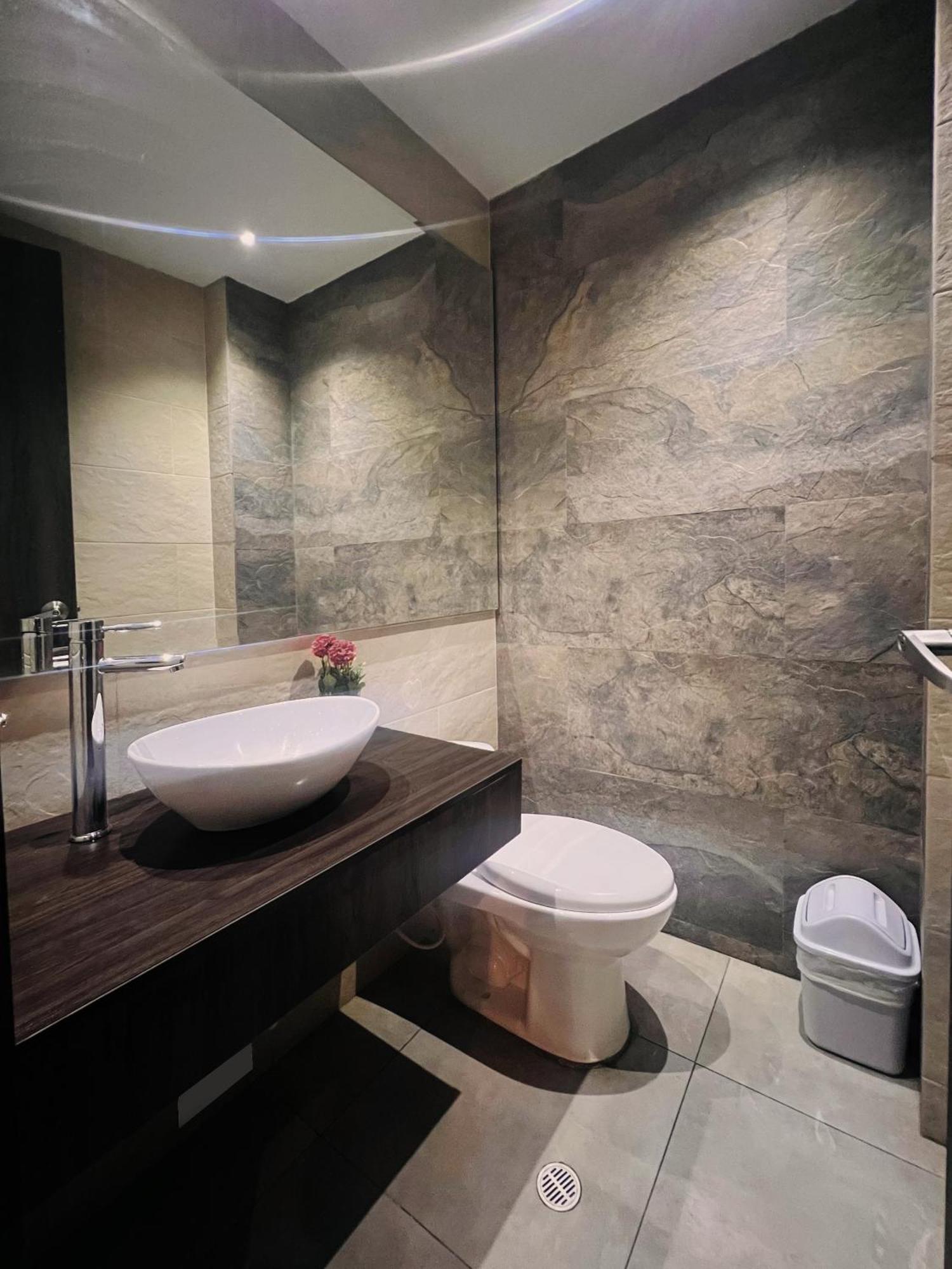 Hotel Htl Bogota Bagian luar foto