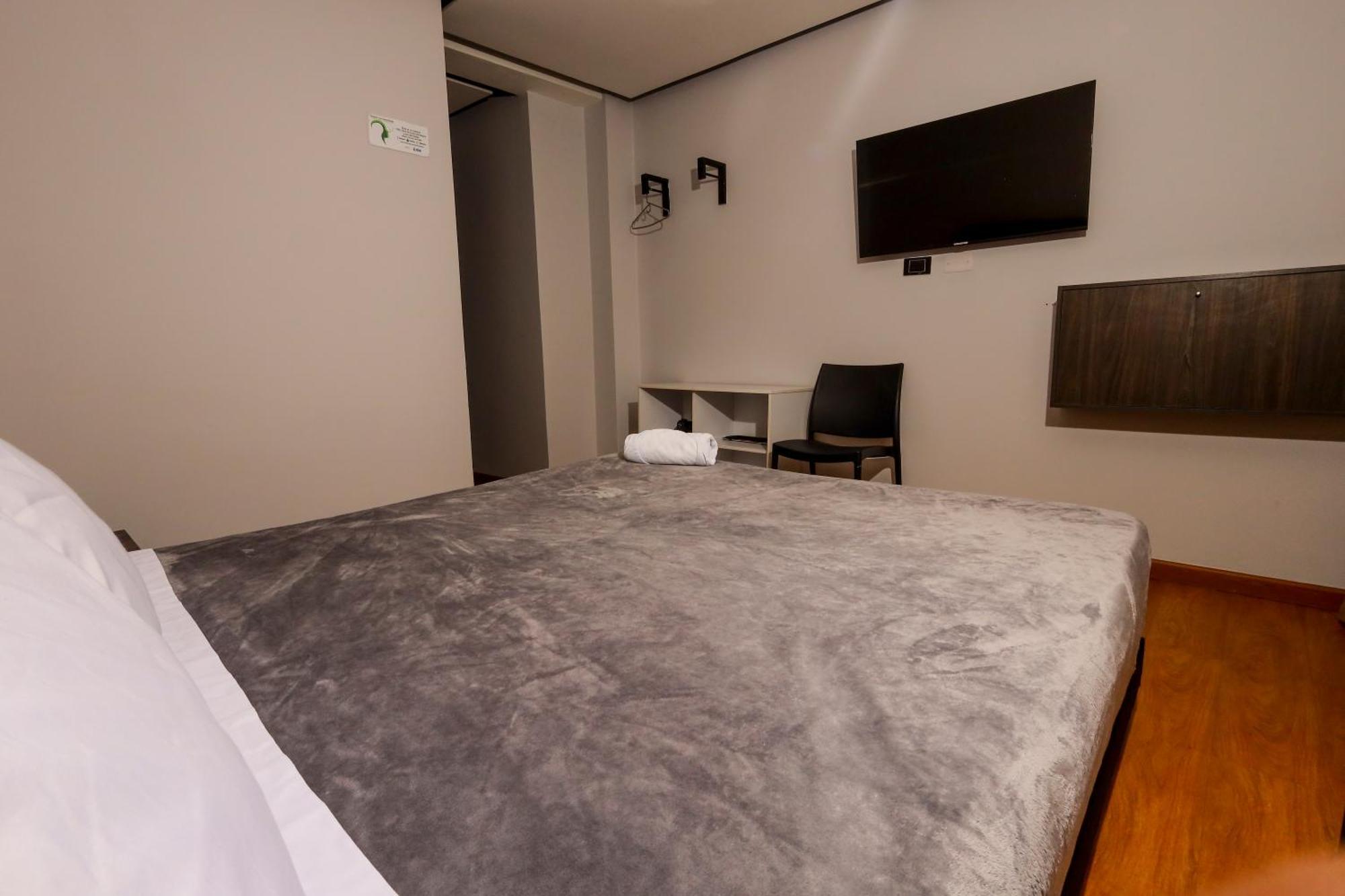 Hotel Htl Bogota Bagian luar foto
