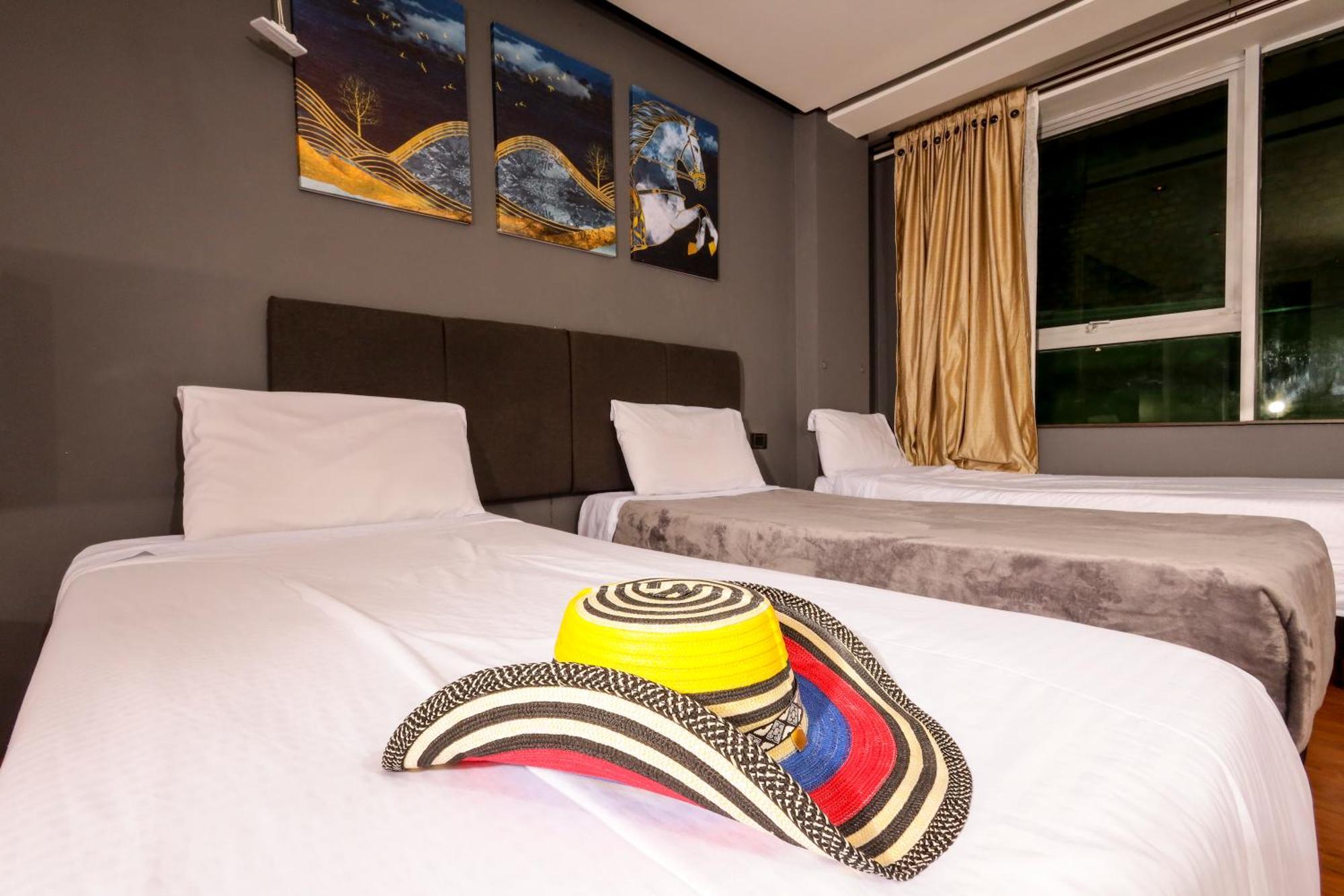 Hotel Htl Bogota Bagian luar foto