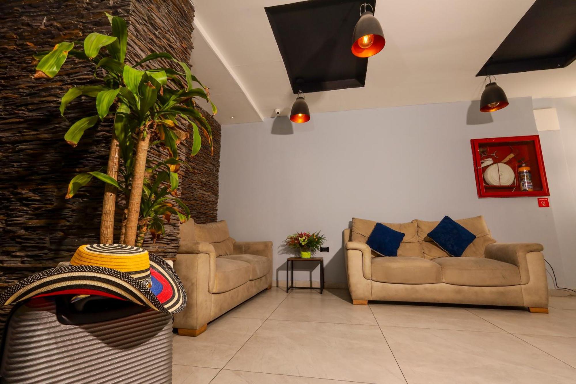 Hotel Htl Bogota Bagian luar foto