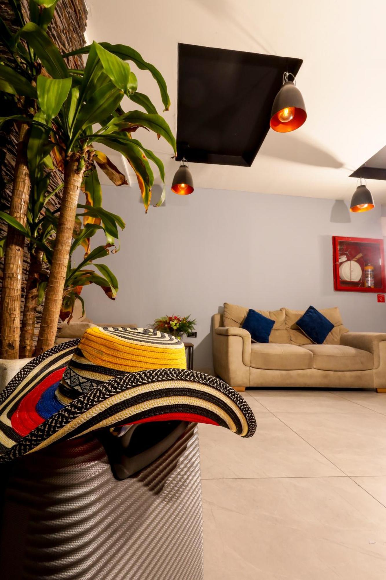 Hotel Htl Bogota Bagian luar foto
