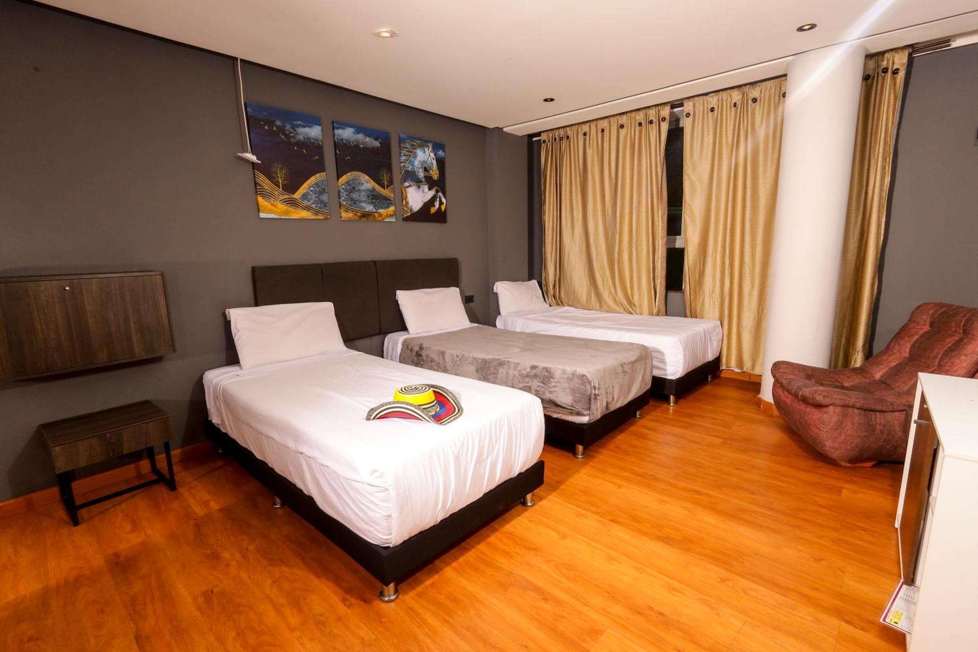 Hotel Htl Bogota Bagian luar foto
