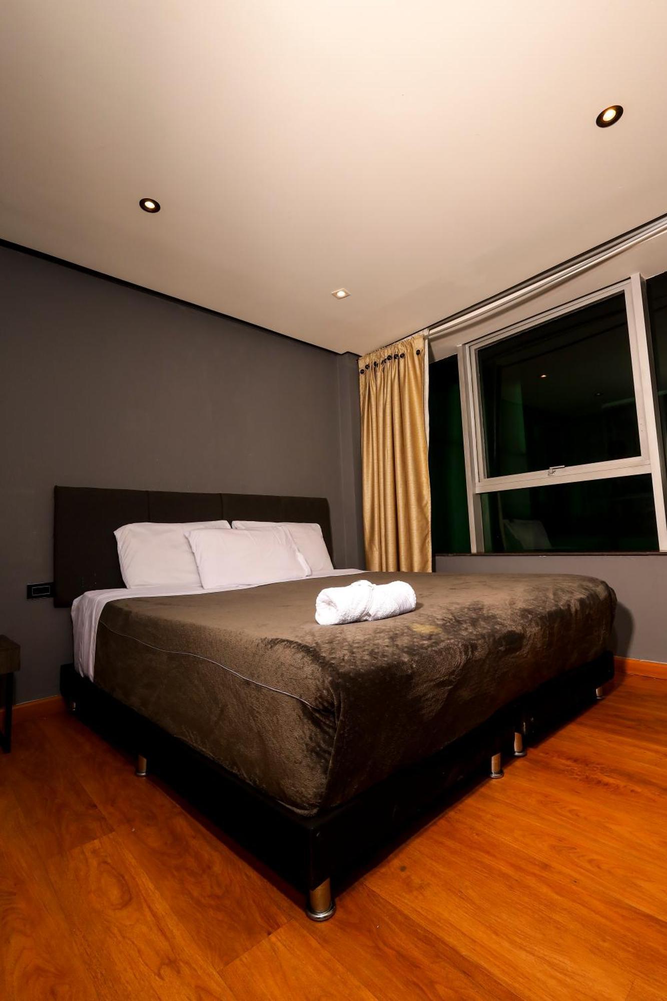 Hotel Htl Bogota Bagian luar foto