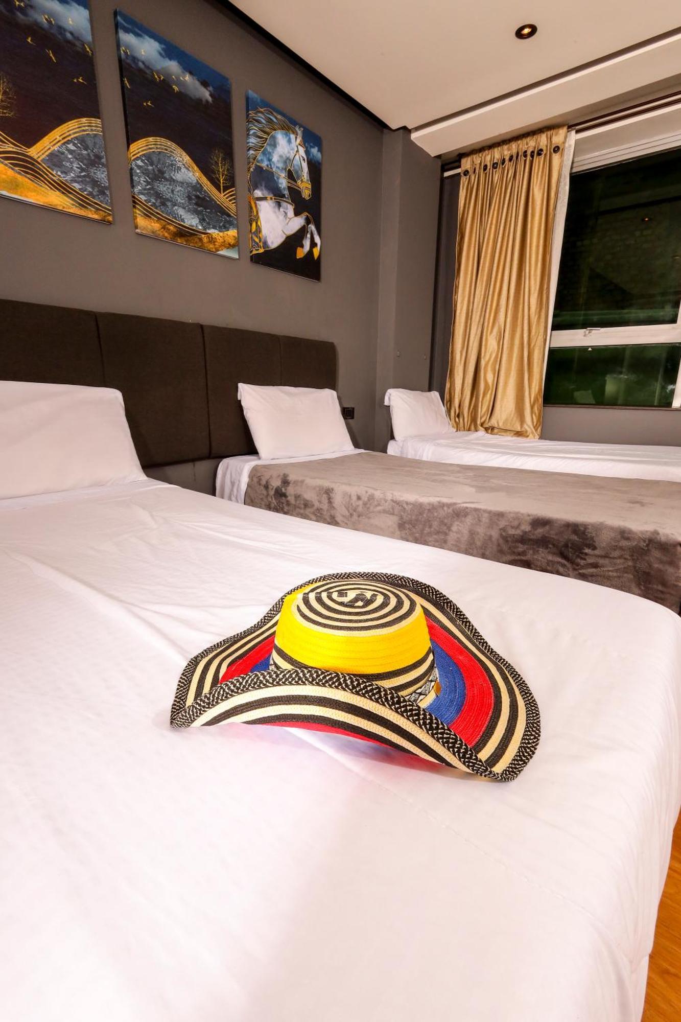 Hotel Htl Bogota Bagian luar foto